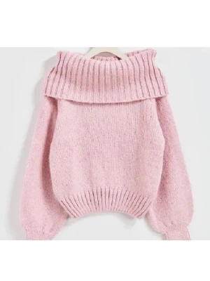 Ljusrosa stickad offshoulder tröja - Supermysig rosa stickad tröja med bred ribbad offshoulder-krage och ballongärmar. Säljer då den inte kommit till användning. Pris utan diskuteras🩷