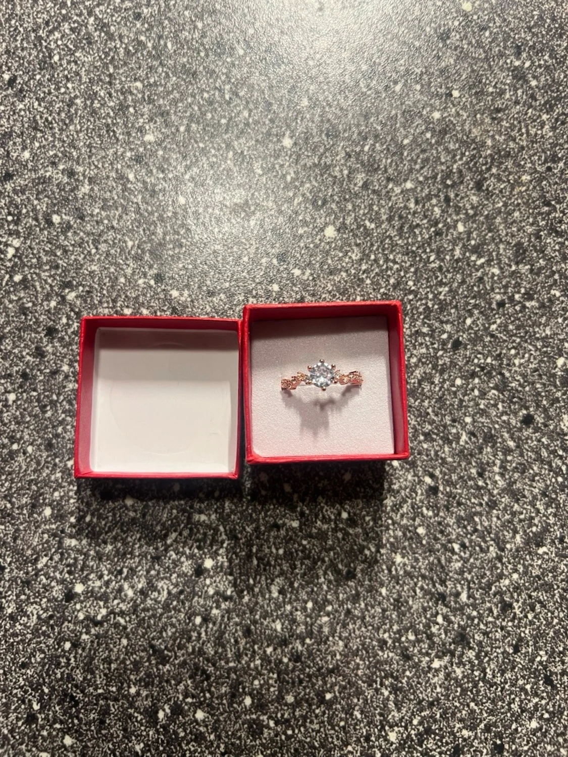 glittrande ring med stenar, justerbar  - 2