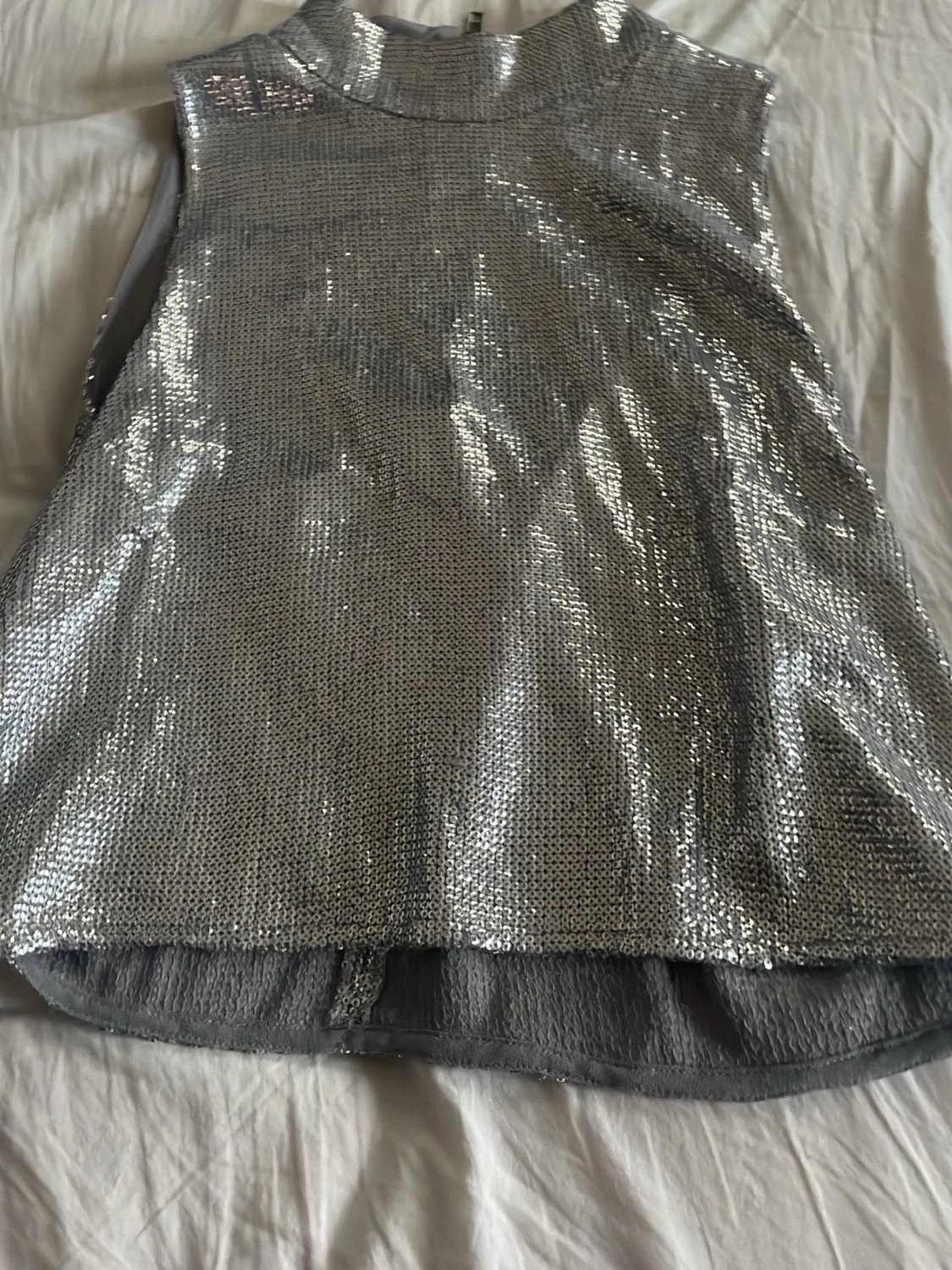 Silvrig paljett-topp med hög hals