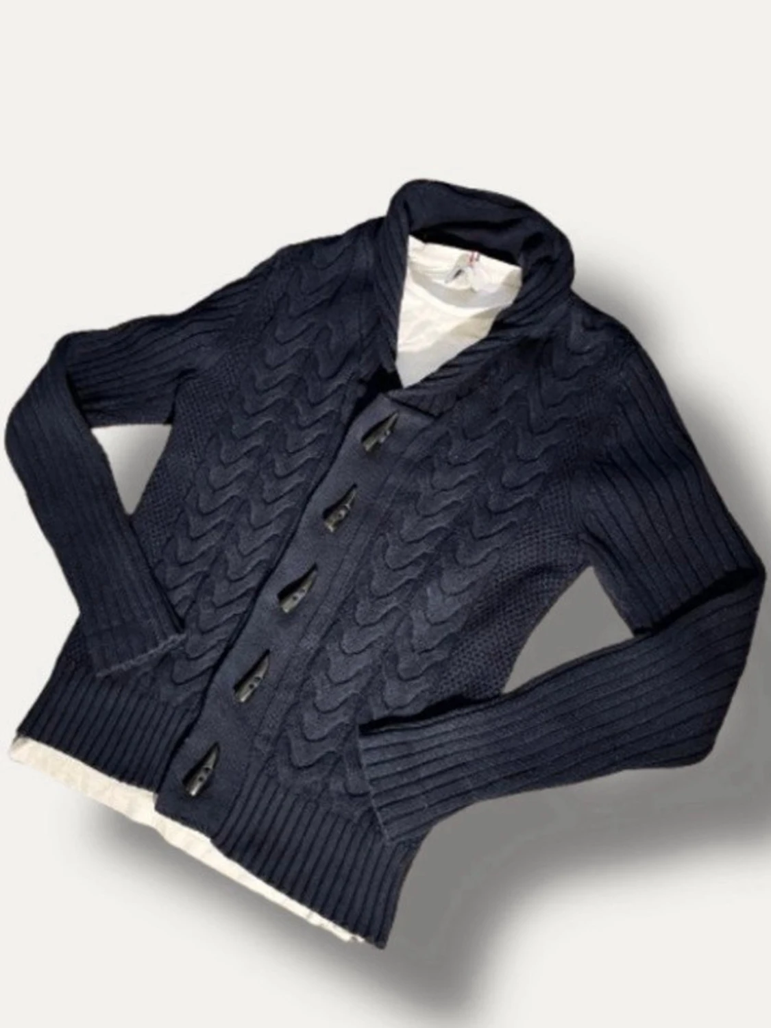 Mörkblå stickad kofta med knappar - 1