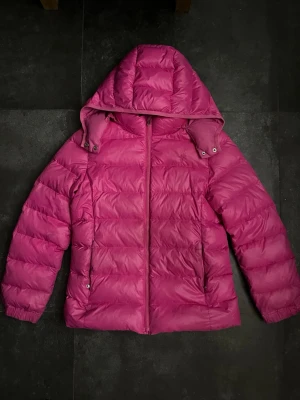 Ralph lauren pufferjacka  - Ralph lauren pufferjacket i bra skick utöver de små fläckarna på bild 3, storlek XL 16/ S passar 165-172