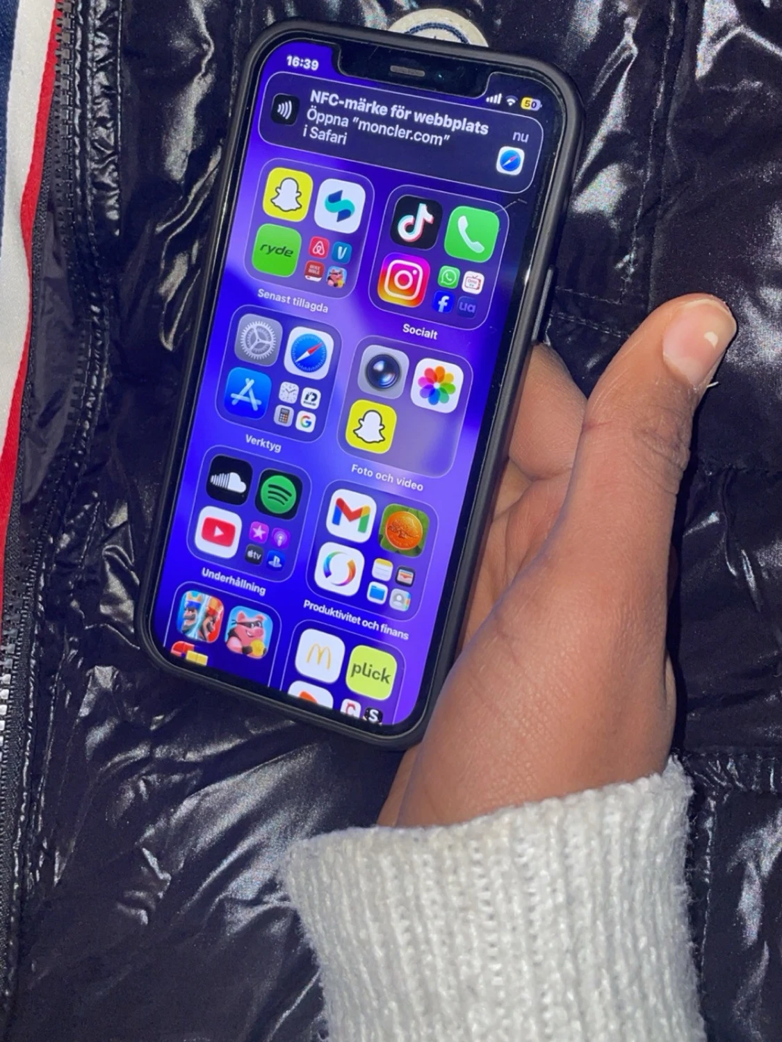 Svart Moncler pufferjacka med huva - 4