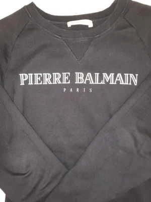 Äkta Pierre Balmain tröja - Storlek S, nyskick. Självklart äkta 