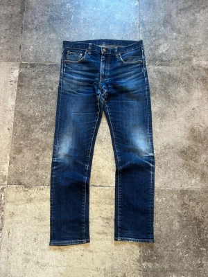Slim Fit Selvedge Jeans - Tja! säljer mina riktigt schyssta selvedge jeans👏 osäker på märket men de har iallafall otroliga fades🫡 tveka inte på att skriva ifall du har fler frågor✌️