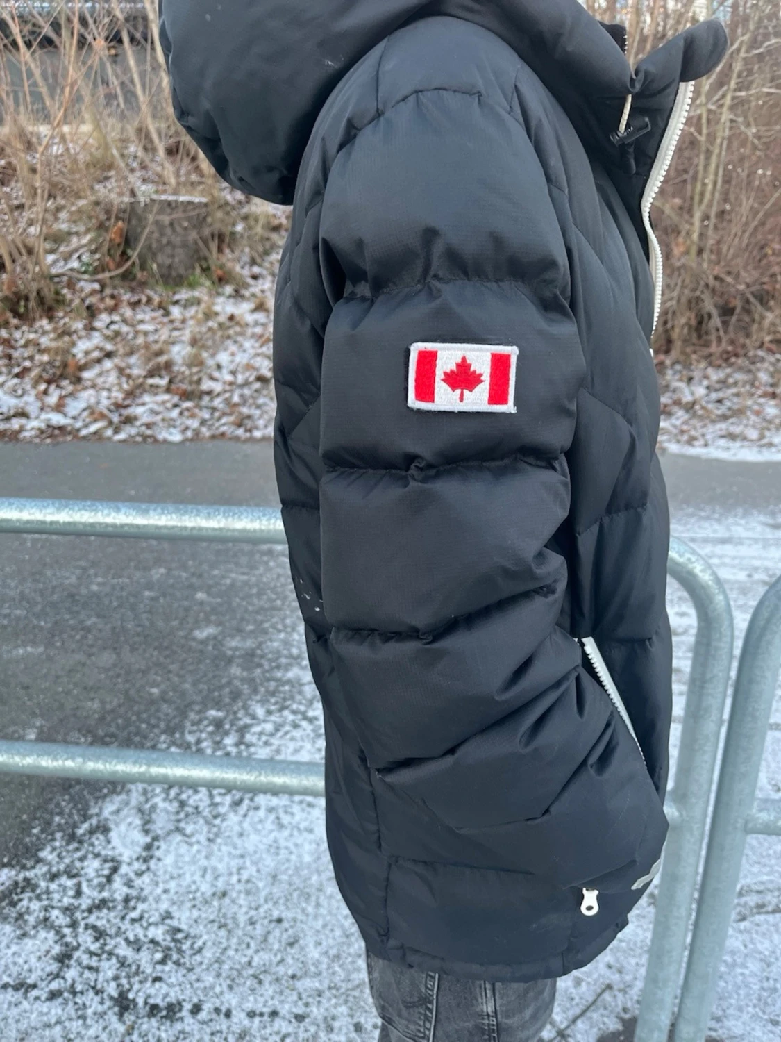 Svart Mountain Works pufferjacka - 2