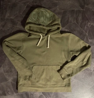 SYNA WORLD  - En fin synaworld som är helt ny använd en gång och kände att den passar inte mig så mycket. Kanske den kan Passa en annan person. Köpte den från syna world appen för 1500kr. Priset kan diskuteras 