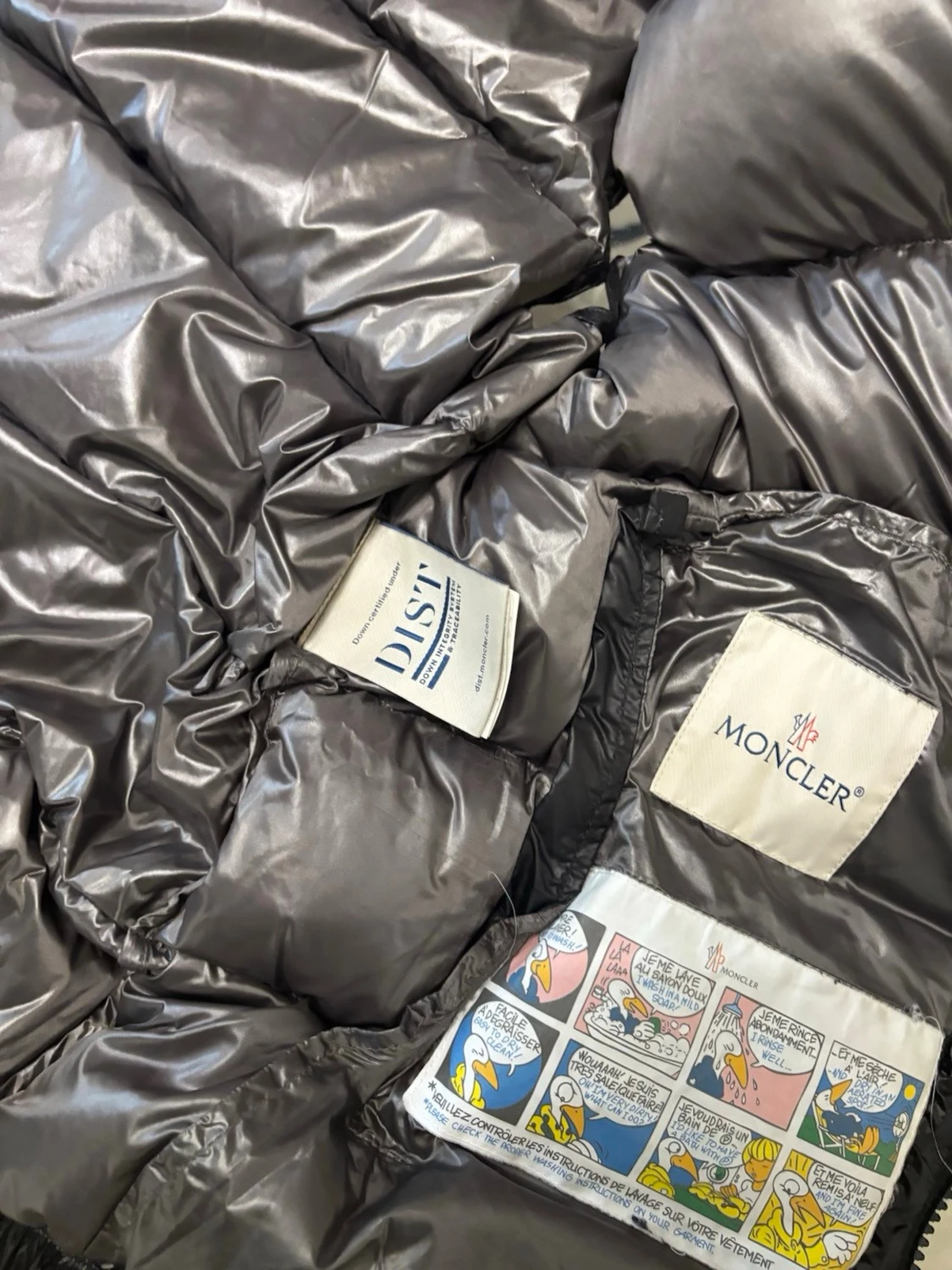 Svart dunväst från Moncler med huva - 3