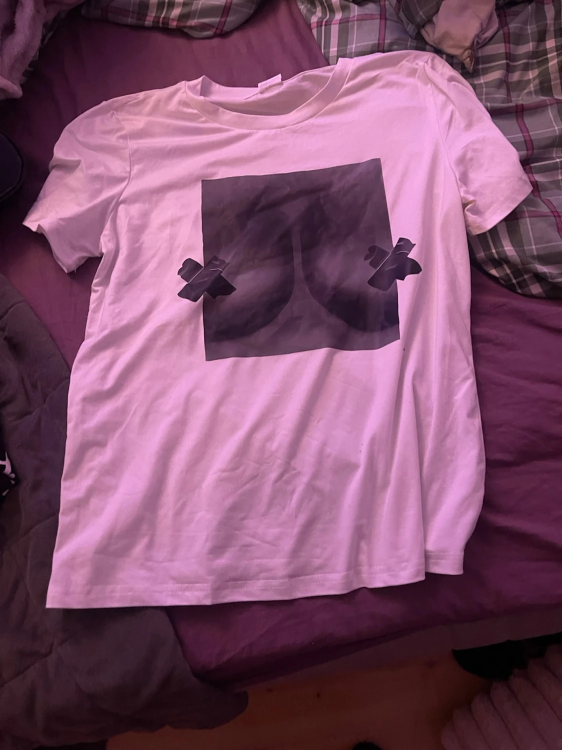 Vit t-shirt med tryck i storlek S