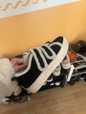 Inukki liknande skor - Super snygga och trendig skor i storlek 40 men passar och en 39 dem är ifrån scorett och kostar 1400kr nypris