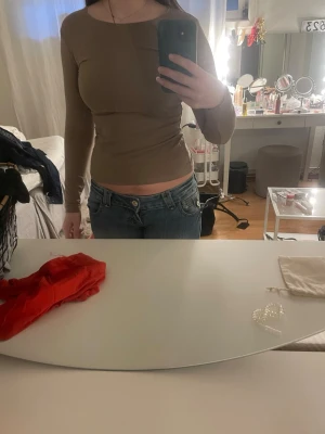 Brun tröja ifrån Kappahl  - Super fin brun tröja ifrån Kappahl. Knappt använd