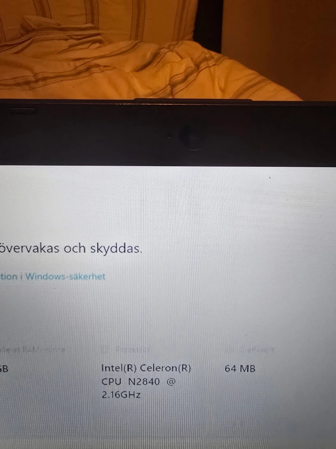 Svart Acer laptop med stilren design - 3