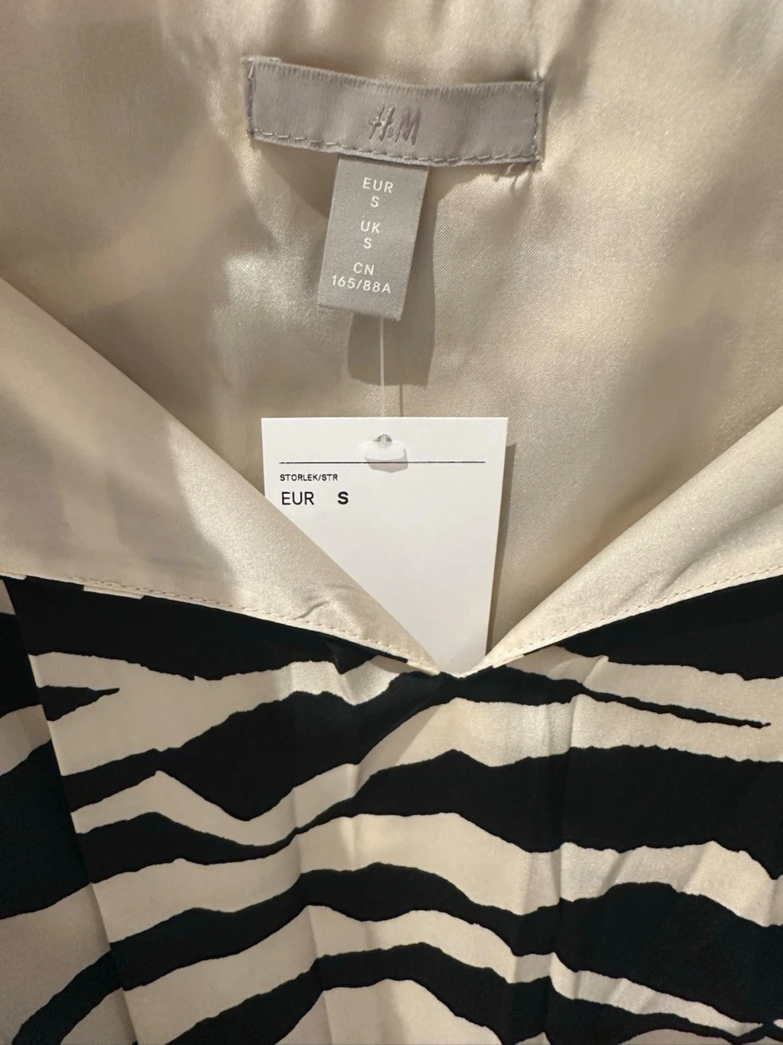 Svartvit långklänning med zebramönster - 2