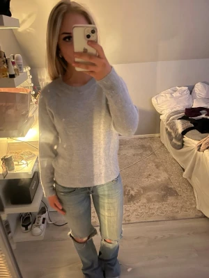 Ljusblå stickad tröja i mohair  - Jätte fin speciellt till sommaren!! Passar xxs,xs och s