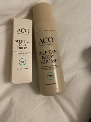 ACO brun utan sol mousse & droppar - ACO Self Tan Body Mousse och Self Tan Face Drops för en naturlig solkysst look. Moussen är lätt parfymerad och dropparna är oparfymerade, båda passar alla hudtyper och ger en medium tan. Innehåller hyaluronsyra för extra fukt.