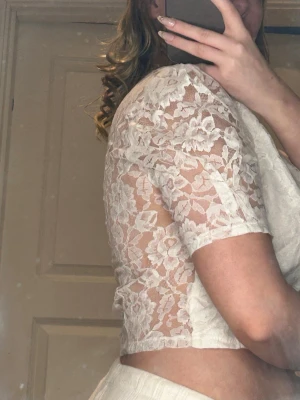 Vit blus  - Vit blus med spets storlek M