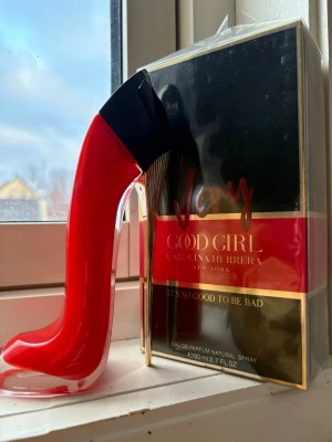 Very good girl  - Parfymen håller länge och doftar gott i upp till 24 timmar. Hög kvalitet till ett bra pris :) Bli kär i den här doften. Allt visas på bilderna. Var försiktig. Returer är inte möjliga.