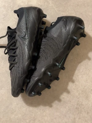 Nike phantom elite gx, svarta - Helt nya nike phantom elite gx. Använt en gång för småa. Pris kan diskuteras 