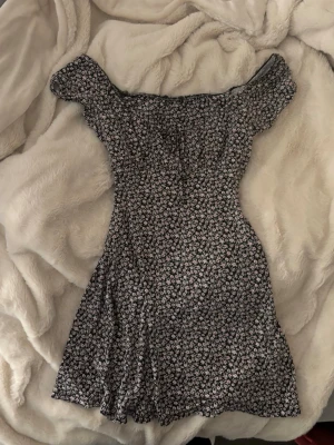 sommar klänning stl s blommig - super fin blommig sommar klänning i stl S💕