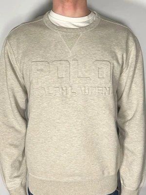 Polo Ralph Lauren tröja - Säljer en riktigt snygg och trendig Polo Ralph Lauren tröja i fint skick, storlek M, vid frågor är det bara att skriva //Gramenti