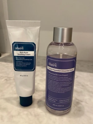 Klairs Rich Moist Soothing Cream & Klairs Supple Preparation Unscented Toner  - Klairs Rich Moist Soothing Cream & Klairs Supple Preparation Unscented Toner. Köpta nyligen för 700 kr, testade några gånger. 