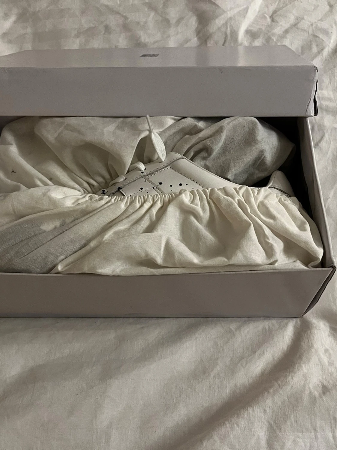 Svarta och vita sneakers med färgstänk - 2