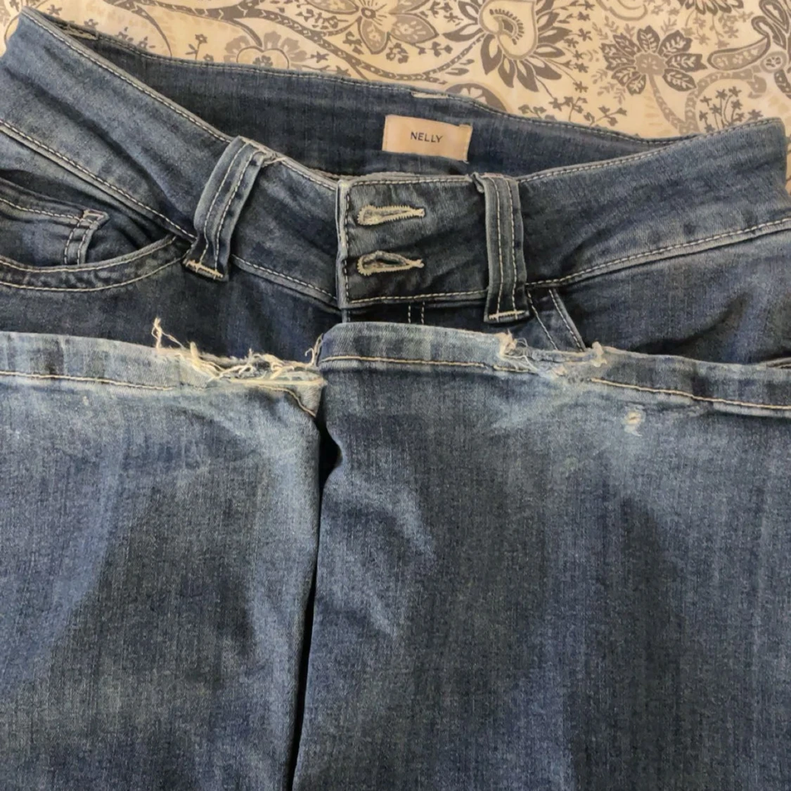 Blå bootcut jeans från Nelly - 2