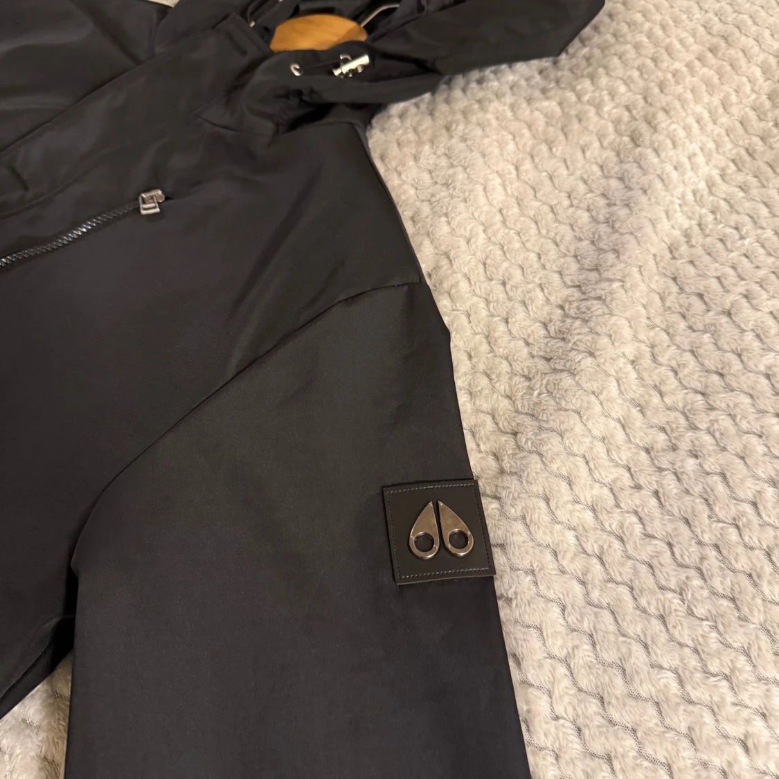 Svart vindjacka från Moose Knuckles - 2