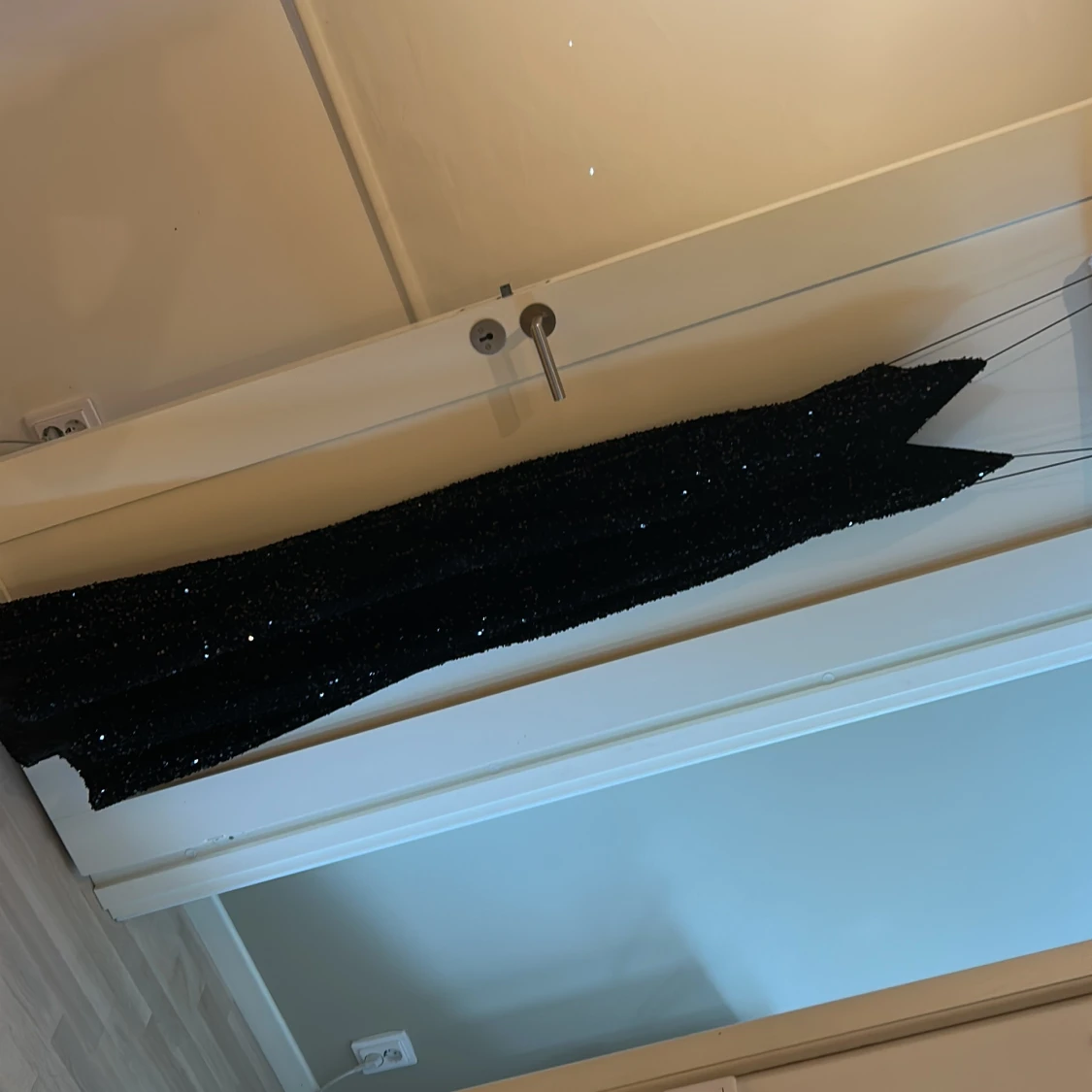 Svart lång paljettklänning - S - 1