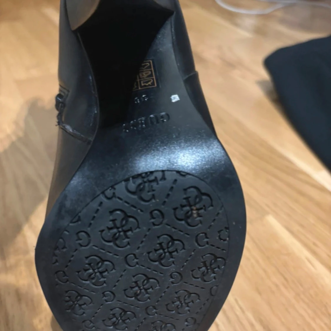 Svarta höga stövlar från Guess - 3