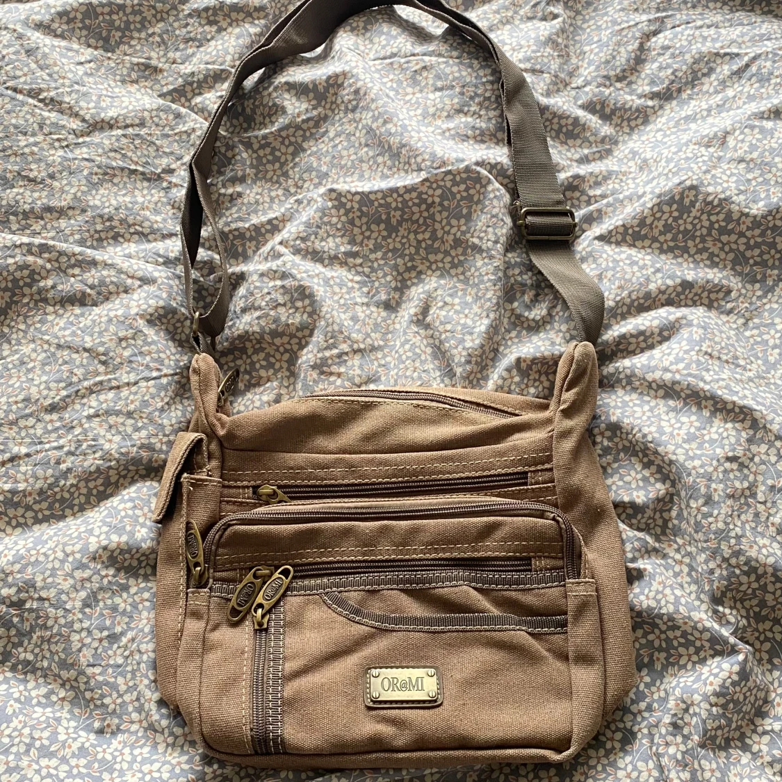 Beige axelväska från OR&MI i bomull