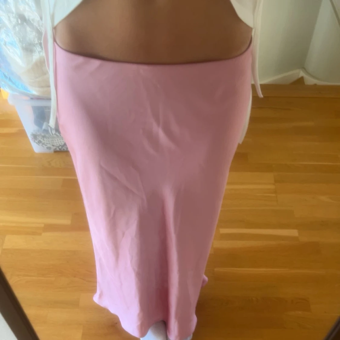 Ljusrosa långkjol i mjukt tyg - 1