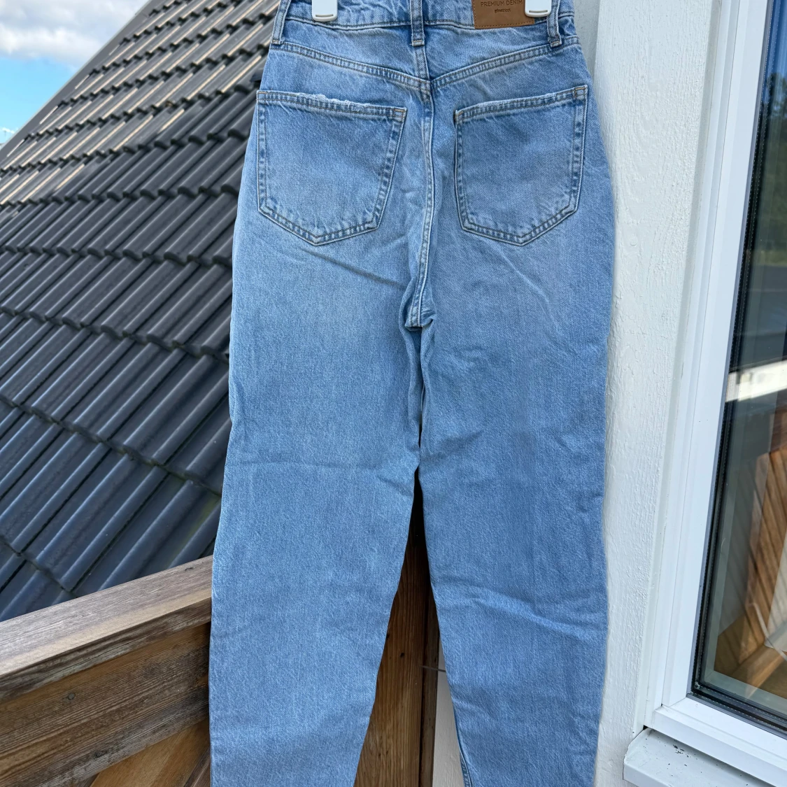 Ljusblå high waist jeans från Gina Tricot  - 1