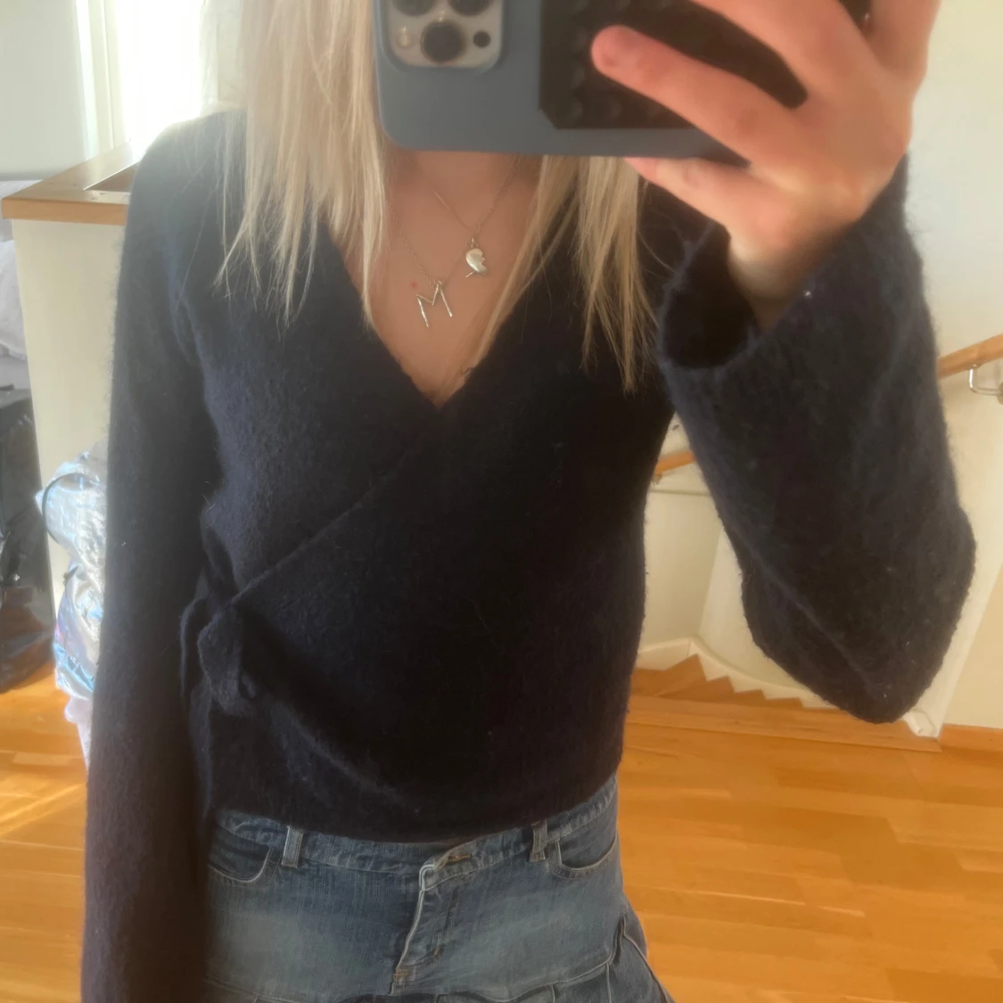 Mörkblå omlottkofta i ullmix