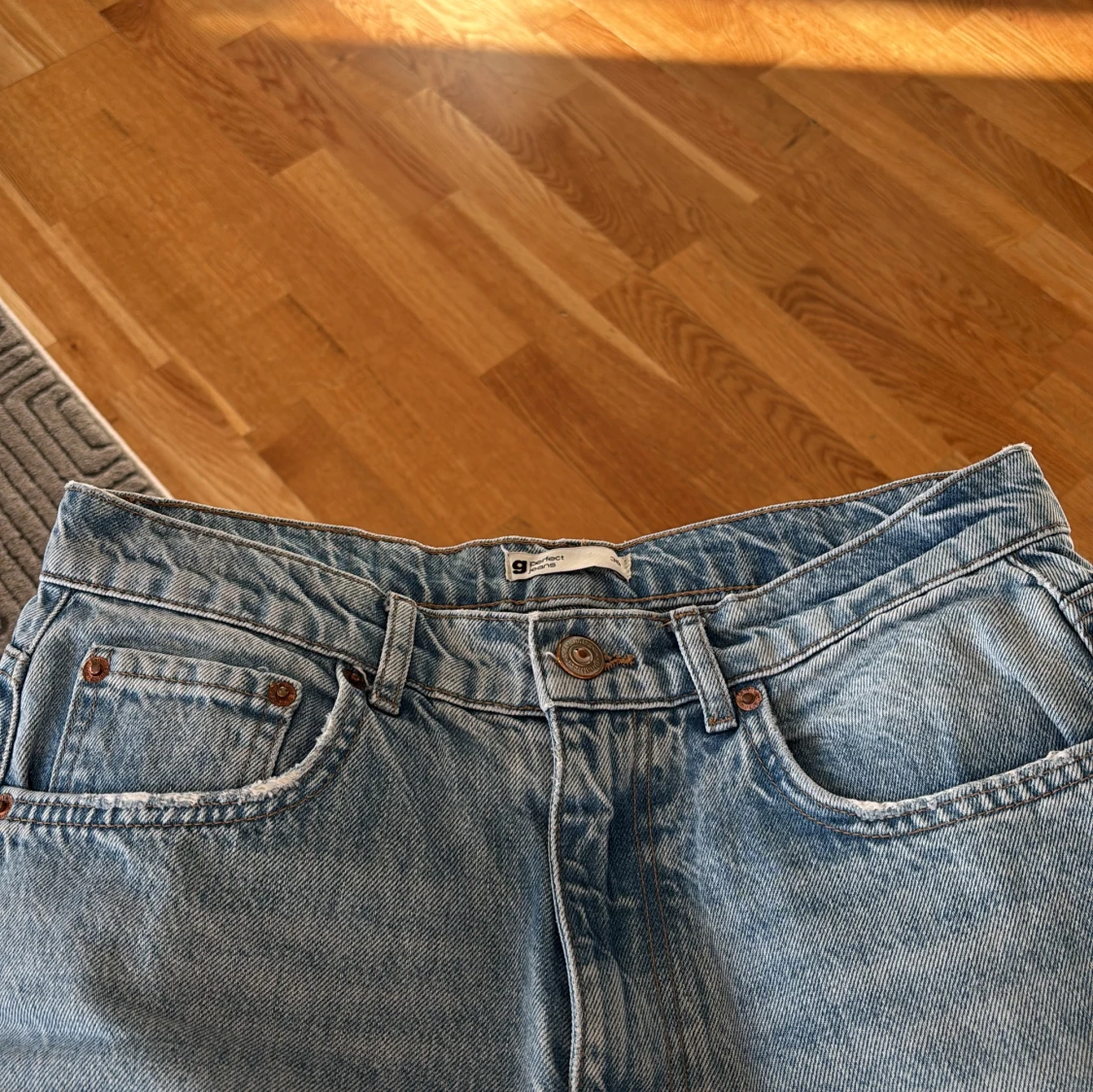 Ljusblå straight jeans från Gina tricot perfect jeans - 3