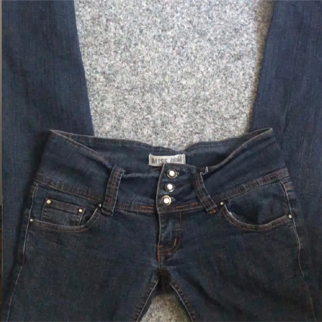 Mörkblå jeans från Miss Anna