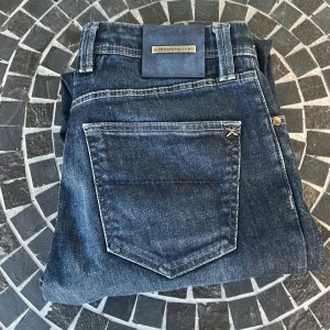 Tramarossa jeans  - Snygga blå jeans från Tramarossa, modell Leonardo. Jeansen är i super skick inga defekter passar 33-32. Pris kan diskuteras, skriv om nobbar fler frågor 