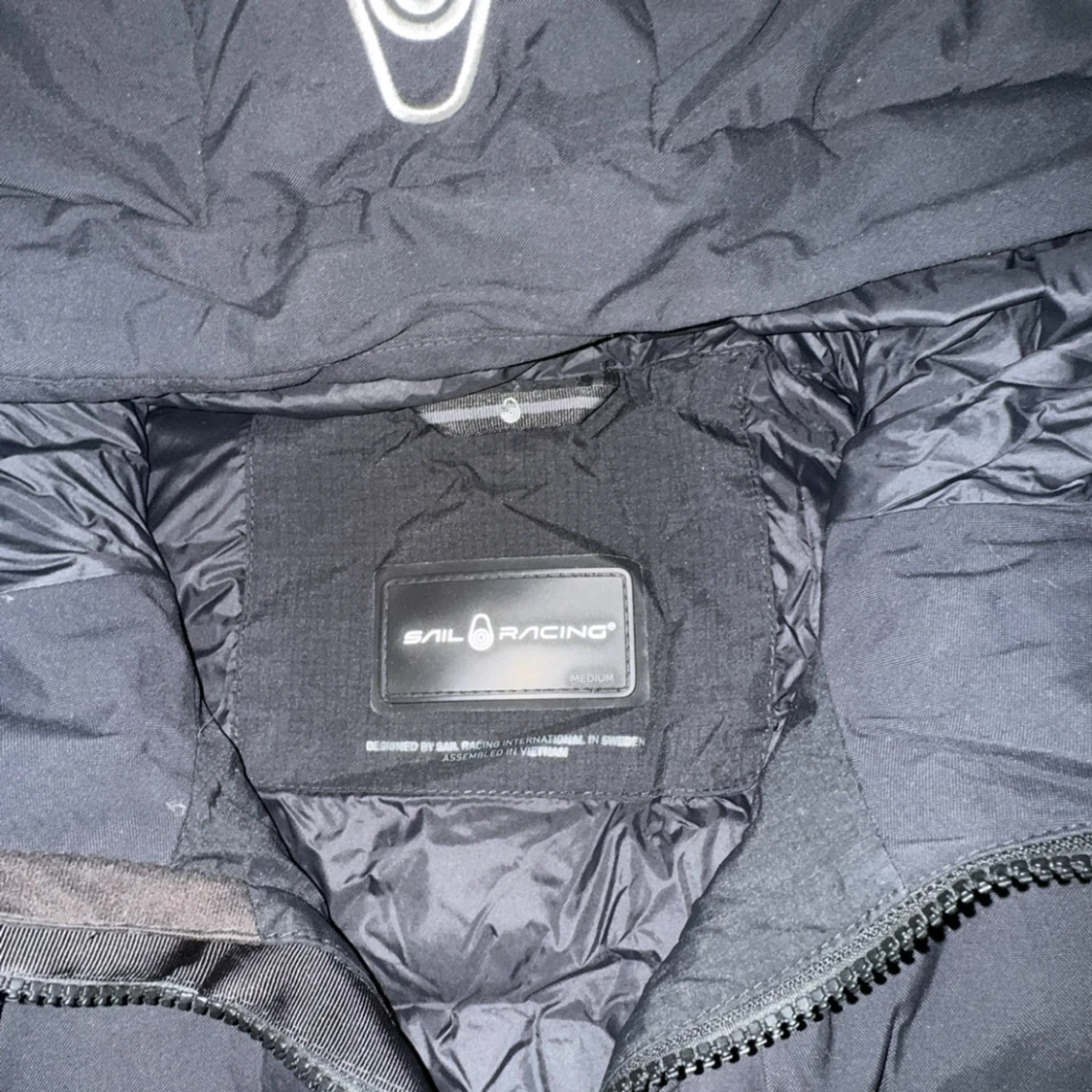 Svart Sail Racing dunjacka med huva - 2