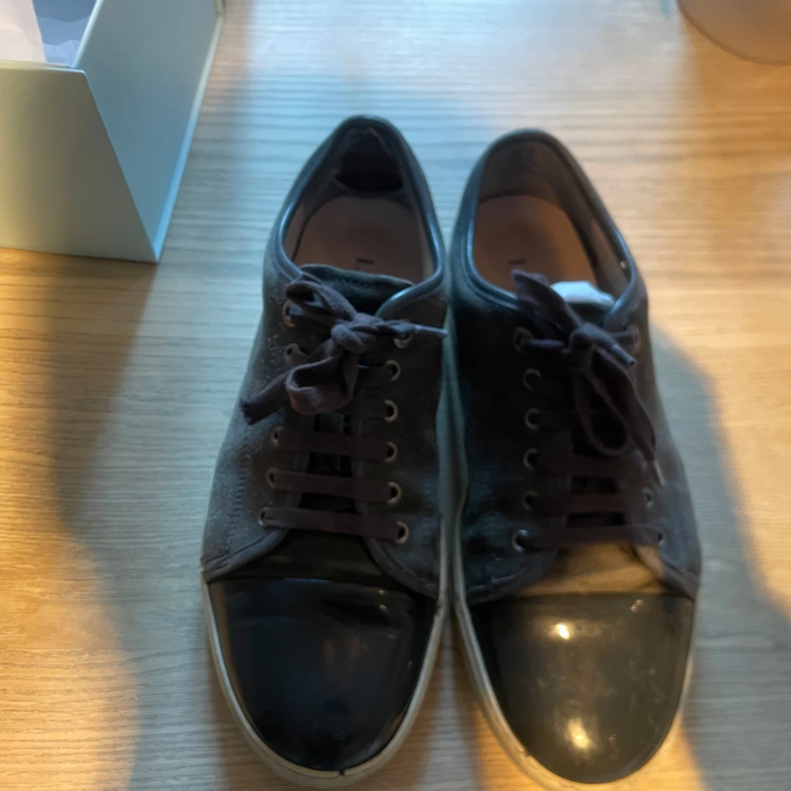 Gråa Lanvin sneakers i mocka och skinn - 3
