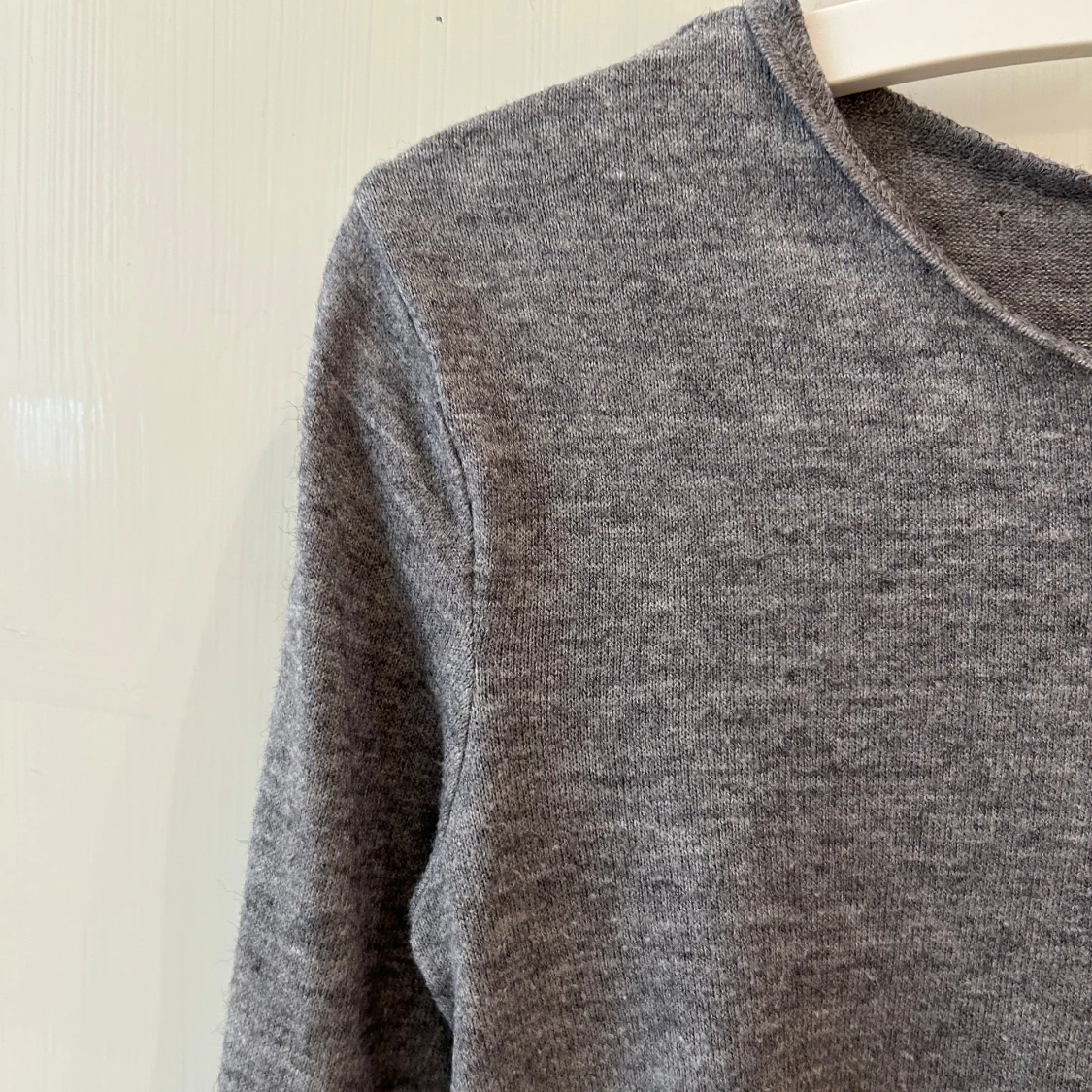 Grå långärmad stickad tröja - 2