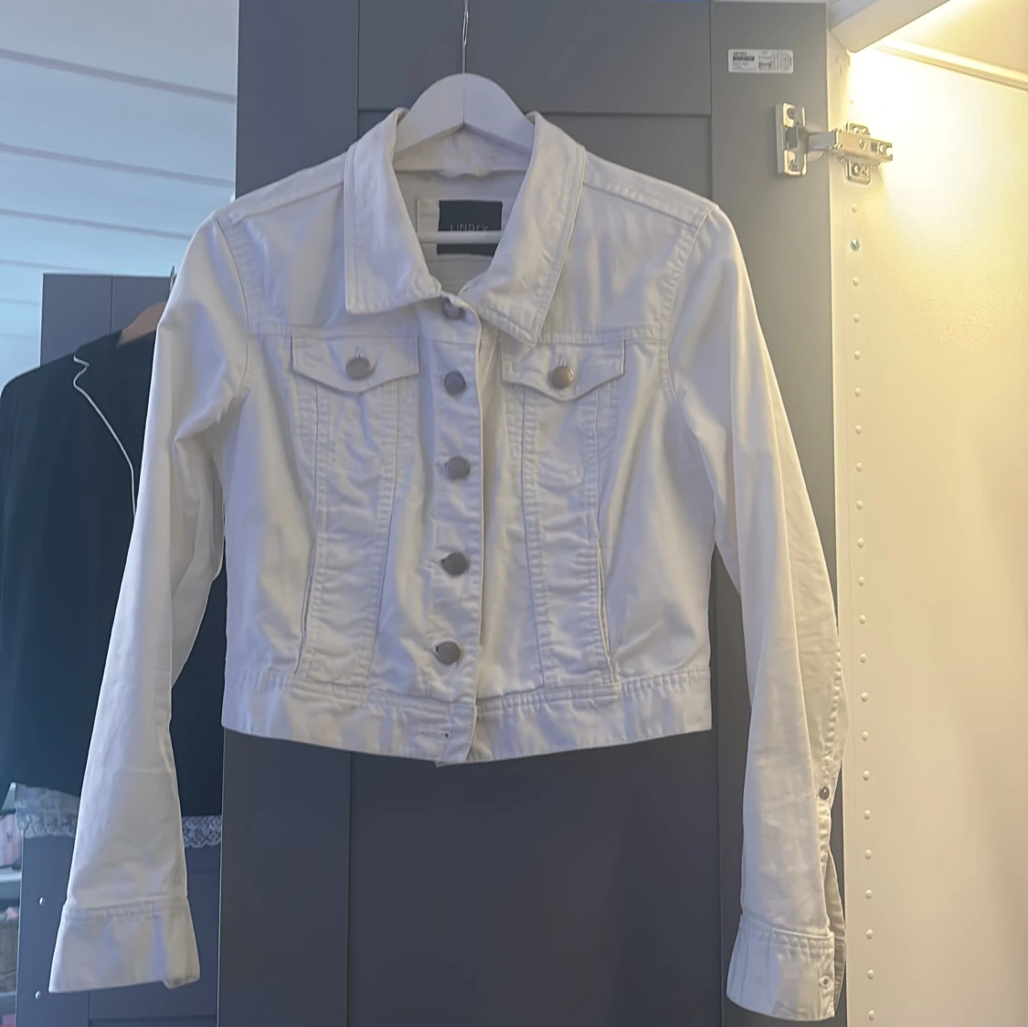 Vit jeansjacka från Lindex, stl 40
