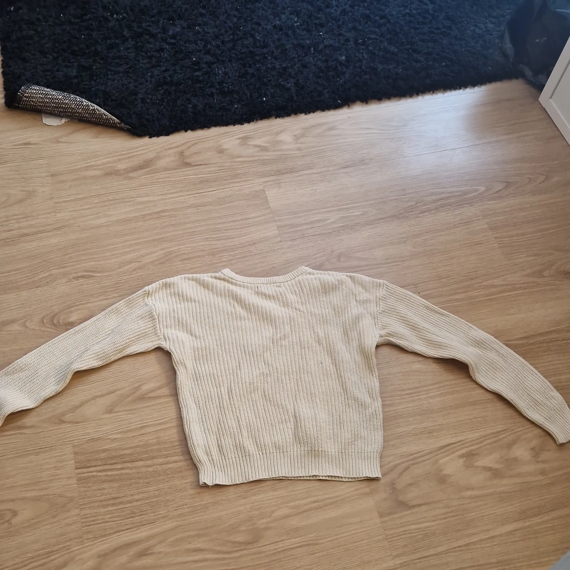 Beige stickad tröja från XOXO Friends - 1