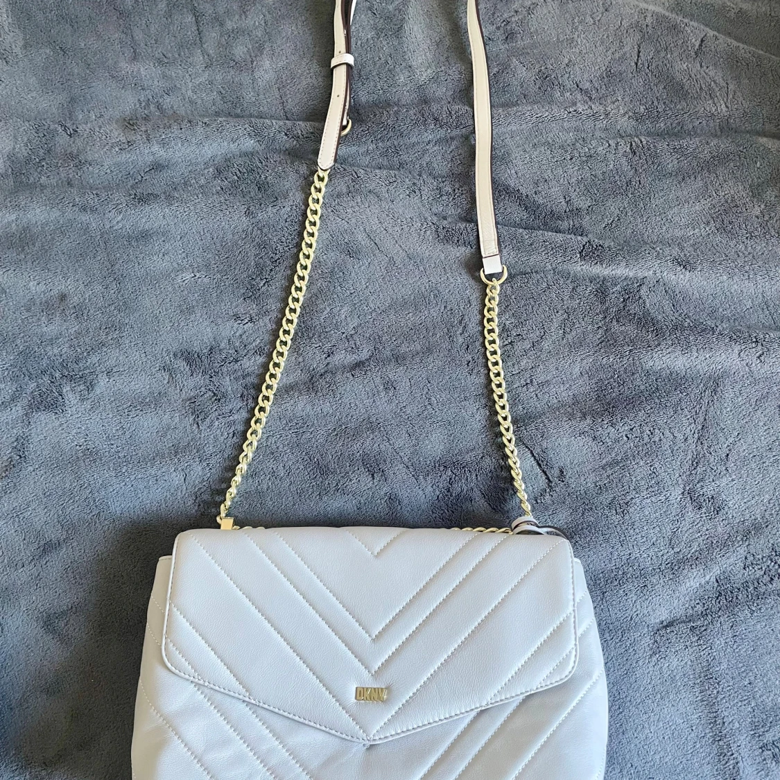 Vit quiltad axelväska från DKNY - 1