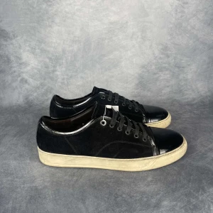 Lanvin DBB1 - Skick: 8/10. | Ingår: Bara skorna. | Nypris: +- 5200 SEK. | Storleken är UK10. | Mer hittar du på www.thegrandcloset.com.