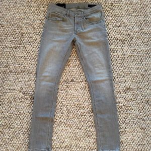 Dondup jeans - Dondup jeans! |Modell: George slim fit| |Storlek: 31|  | Skick: 9/10, Inga skador | Pris:999kr | Vid frågor är det endast att höra av sig! 📩