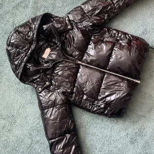 nelly shiny puffer - Bra skick. Storlek XS men passar även S