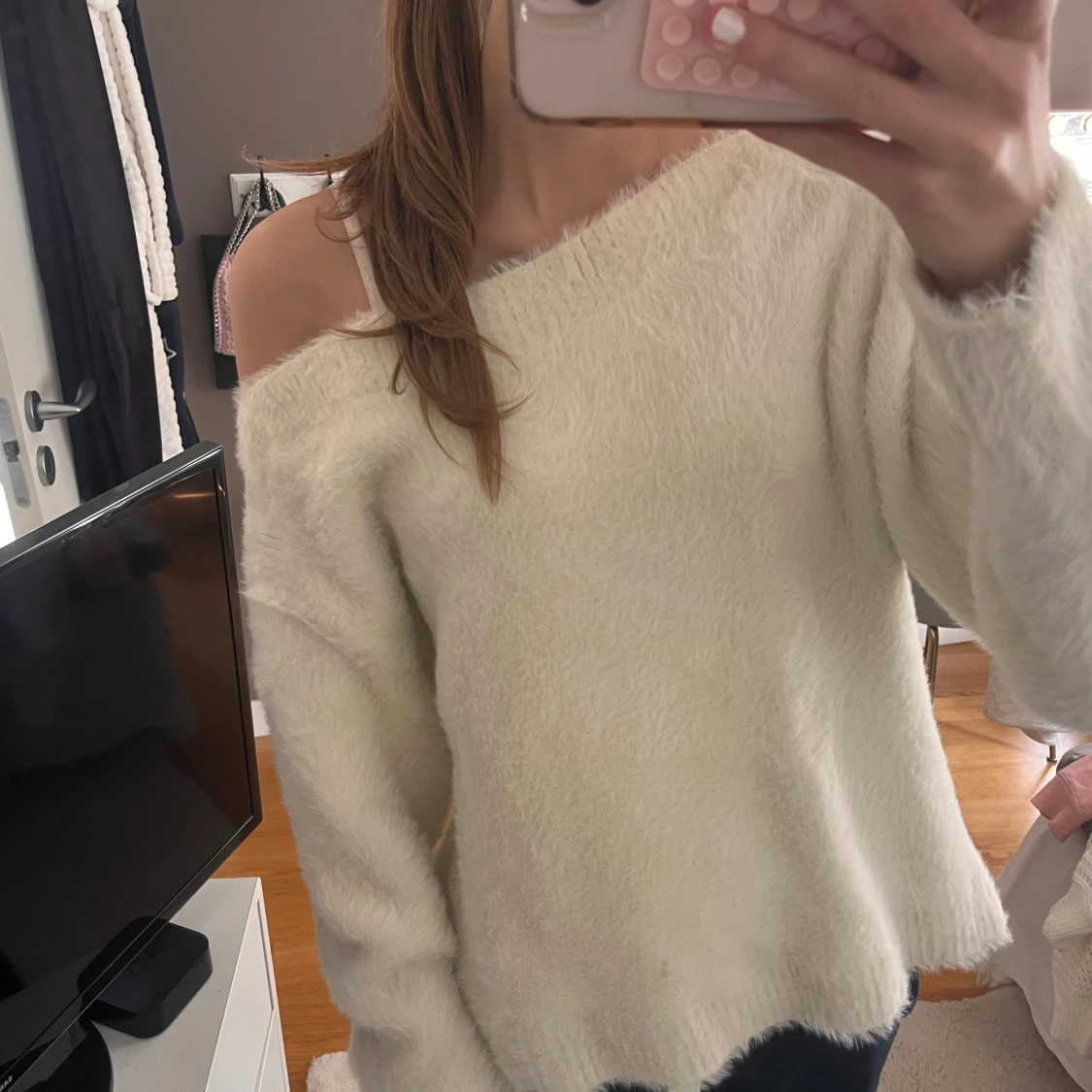 Offshoulder fluffig vit tröja H&M