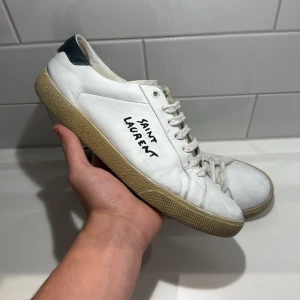Saint Laurent Court Classic  - Saint Laurent Court Classic | storlek 42 | skick 7/10 | nypris ligger pả 7000kr | Hör av dig vid frågor eller annat