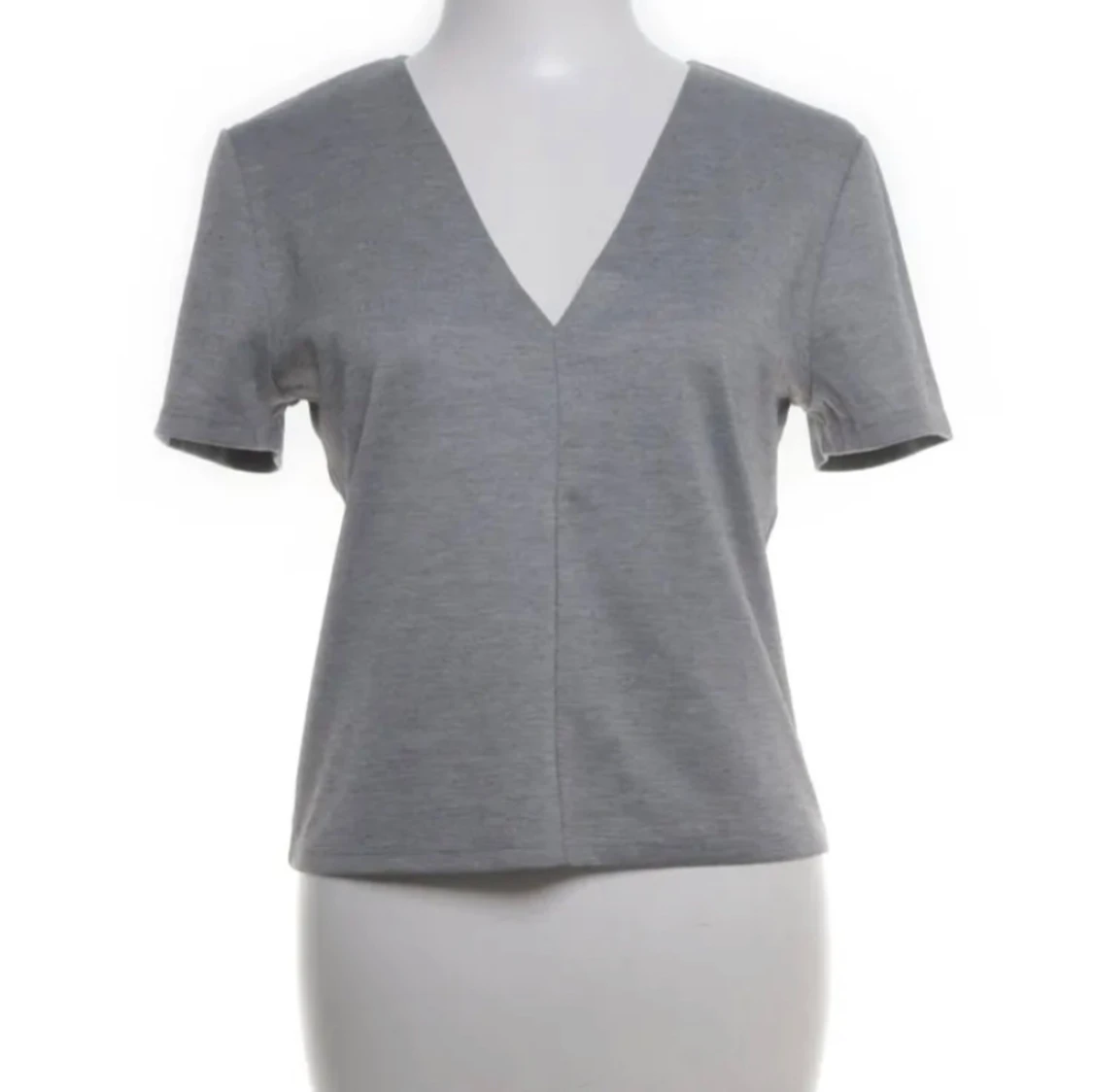 Grå v-ringad topp från Zara Trafaluc