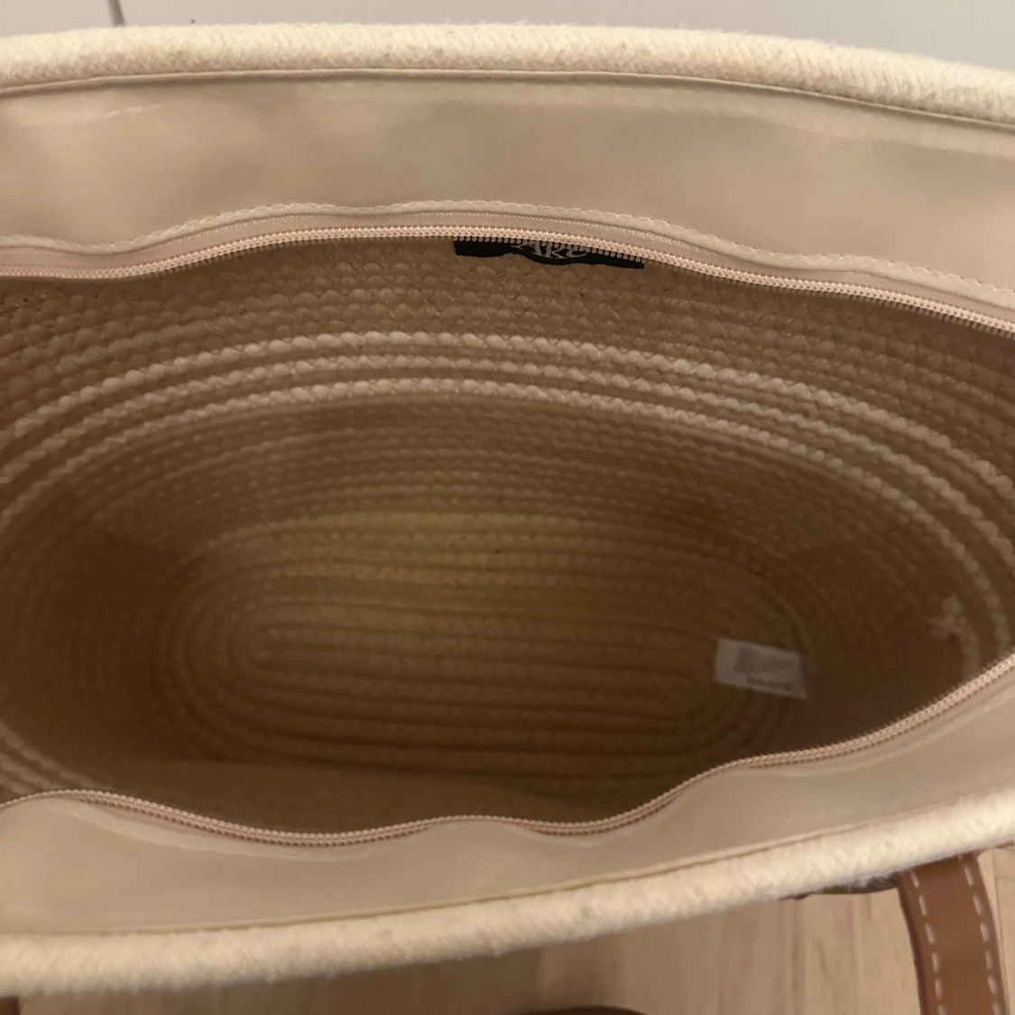 Beige strandväska från Akè  - 4