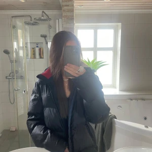 Tommy hilfiger jacka - Tommy hilfiger jacka i storlek S som inte kommer till användning. I nyskick 